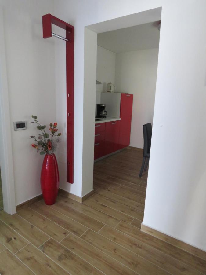 Apartments Villa Urbajs เวอร์ซาร์ ภายนอก รูปภาพ