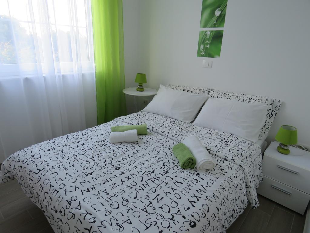 Apartments Villa Urbajs เวอร์ซาร์ ภายนอก รูปภาพ