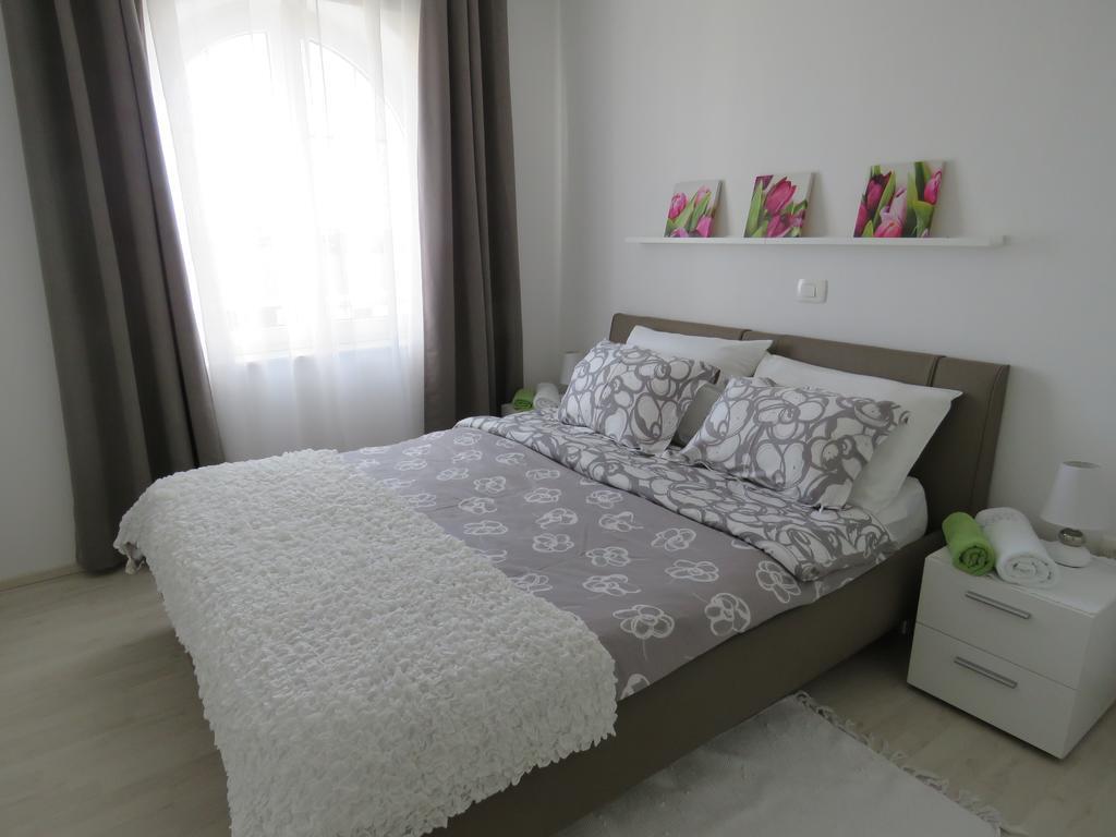 Apartments Villa Urbajs เวอร์ซาร์ ภายนอก รูปภาพ