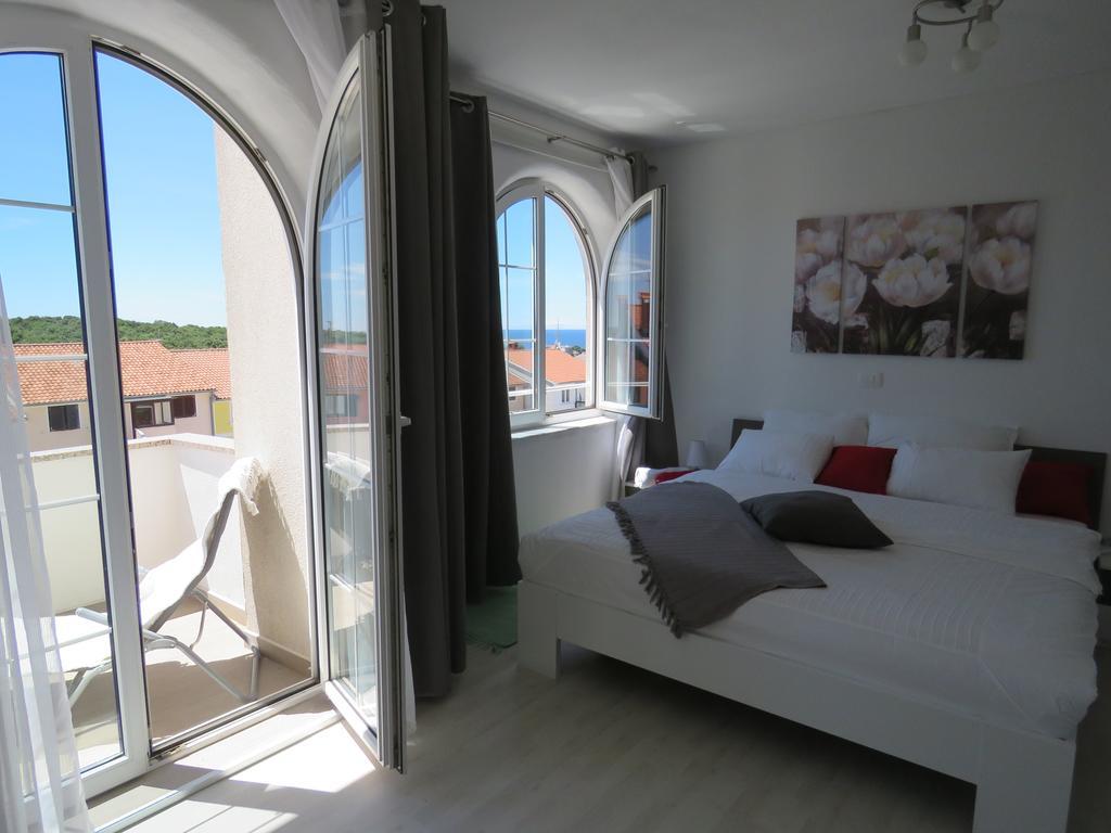 Apartments Villa Urbajs เวอร์ซาร์ ภายนอก รูปภาพ