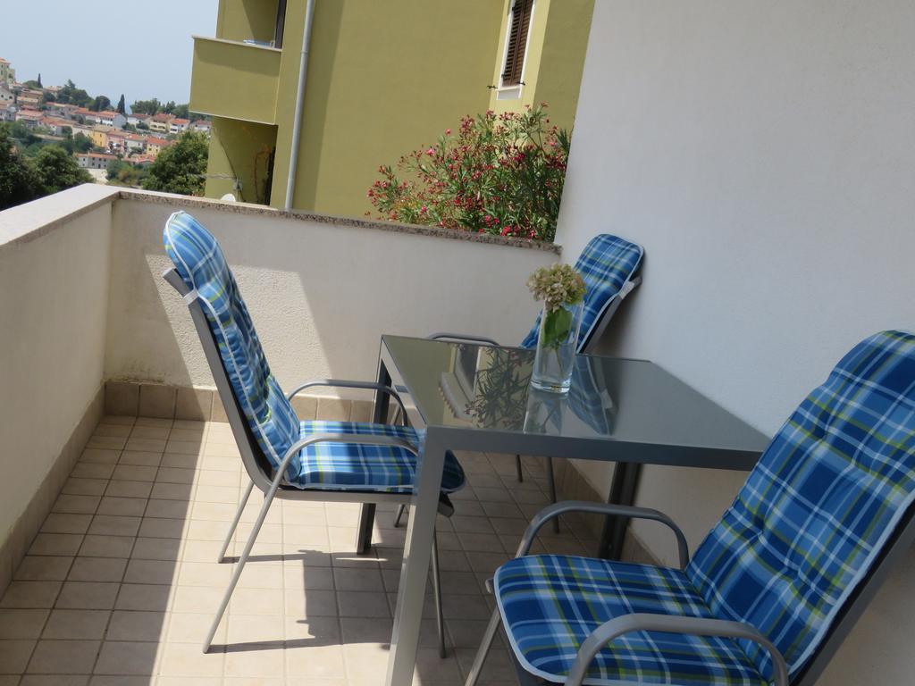 Apartments Villa Urbajs เวอร์ซาร์ ภายนอก รูปภาพ