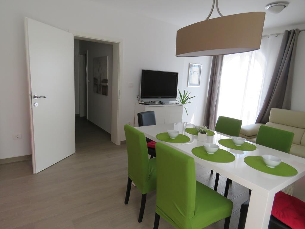 Apartments Villa Urbajs เวอร์ซาร์ ห้อง รูปภาพ