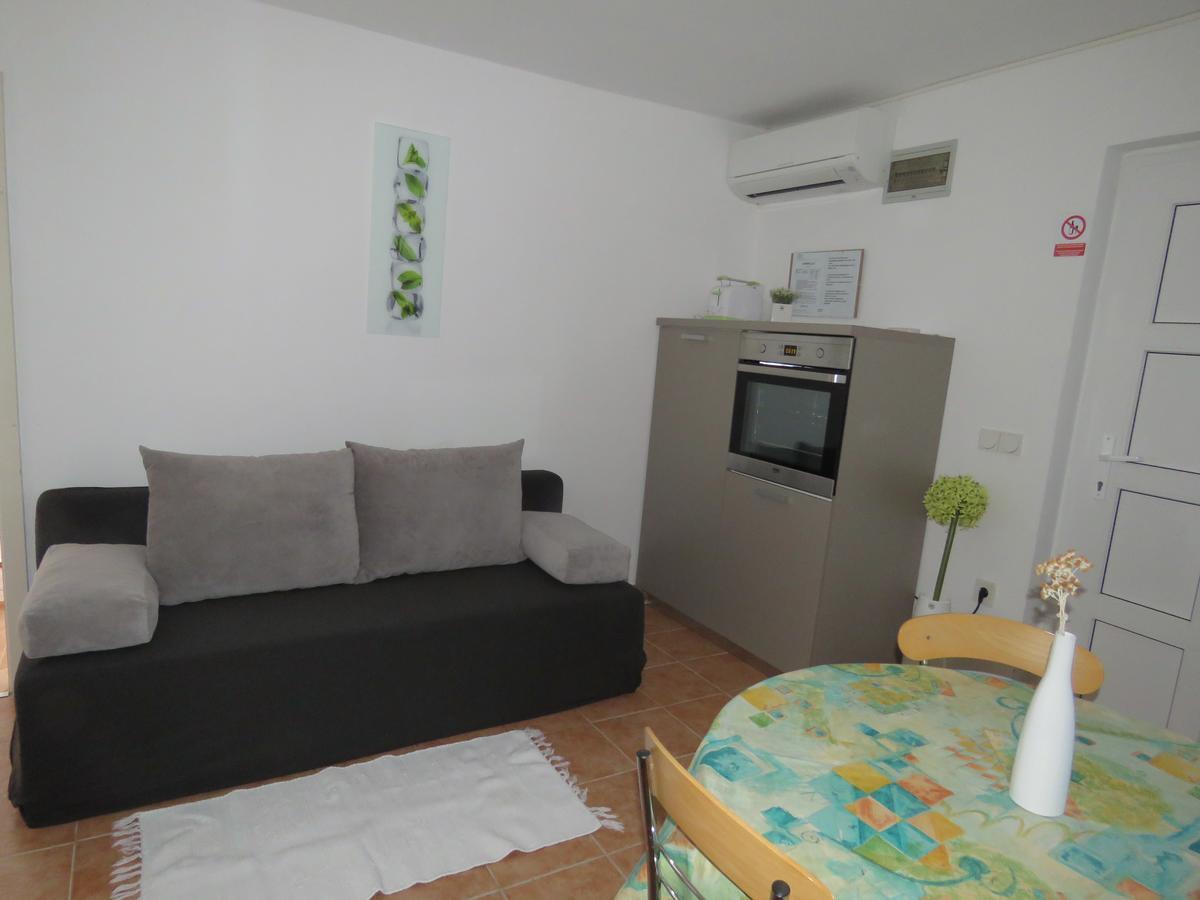 Apartments Villa Urbajs เวอร์ซาร์ ภายนอก รูปภาพ