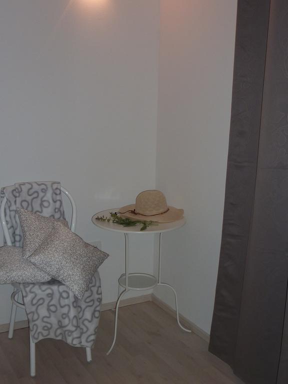 Apartments Villa Urbajs เวอร์ซาร์ ภายนอก รูปภาพ