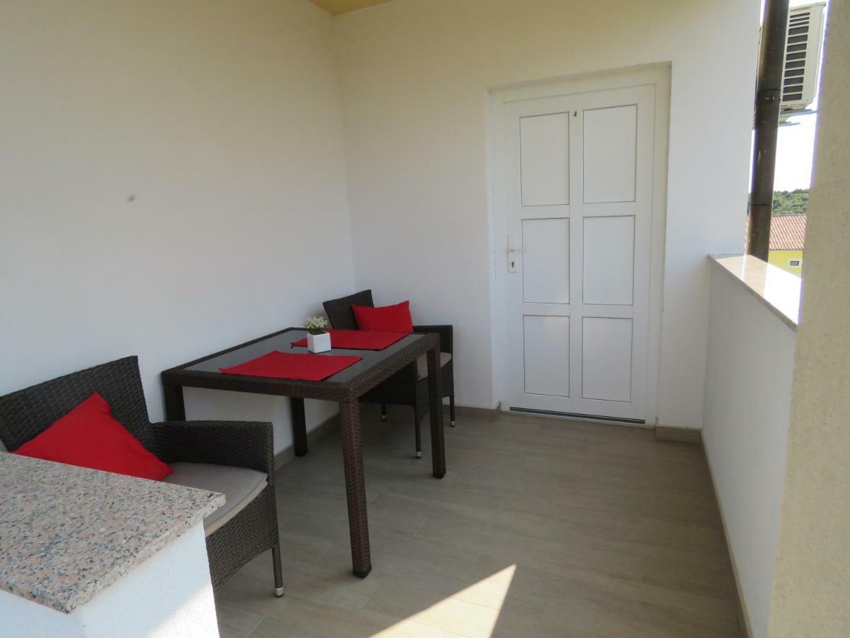 Apartments Villa Urbajs เวอร์ซาร์ ภายนอก รูปภาพ