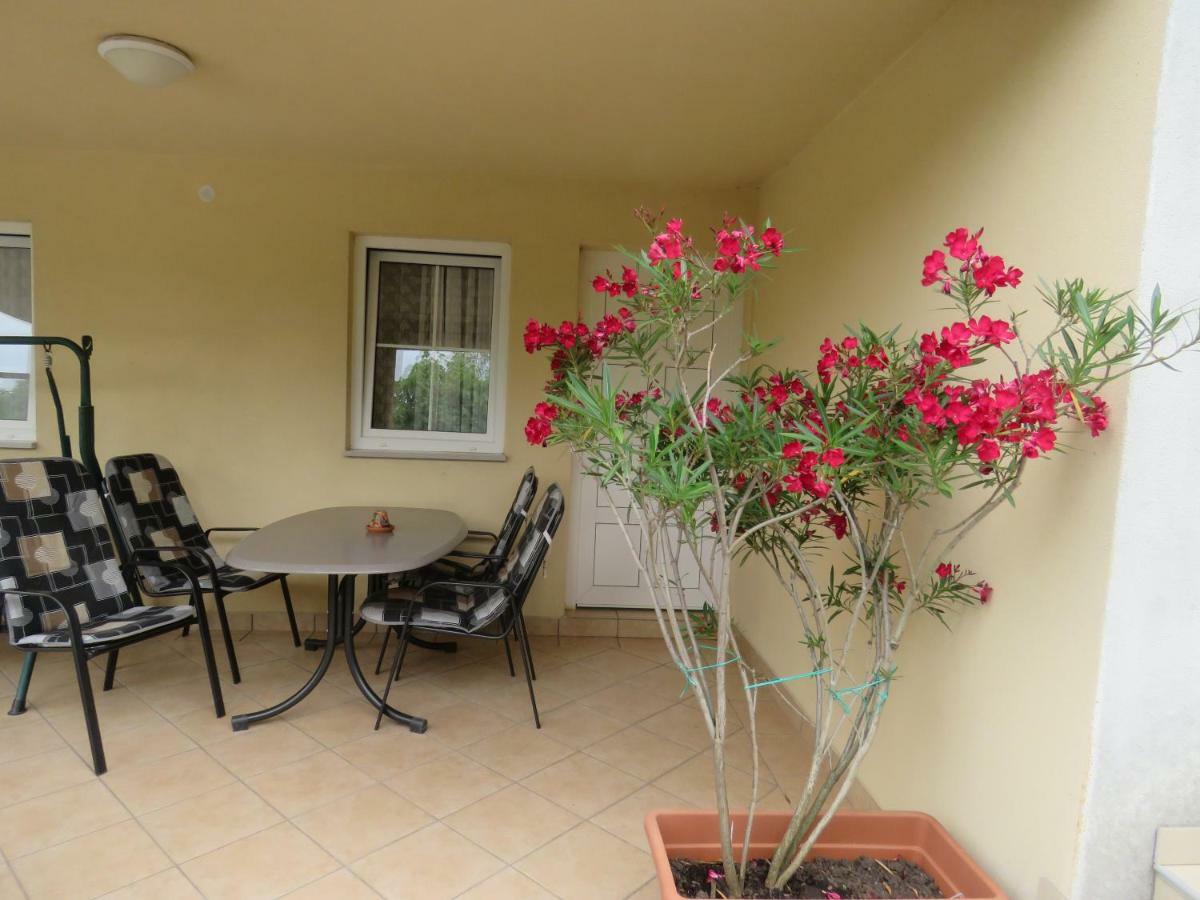 Apartments Villa Urbajs เวอร์ซาร์ ภายนอก รูปภาพ