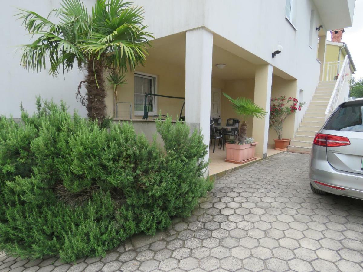 Apartments Villa Urbajs เวอร์ซาร์ ภายนอก รูปภาพ