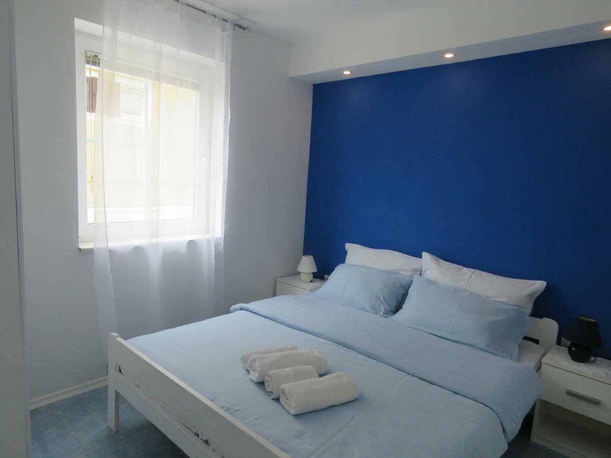 Apartments Villa Urbajs เวอร์ซาร์ ภายนอก รูปภาพ