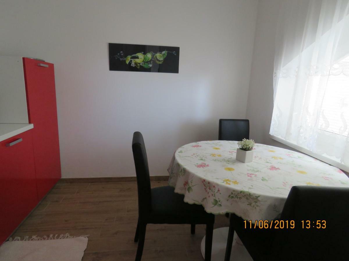 Apartments Villa Urbajs เวอร์ซาร์ ภายนอก รูปภาพ