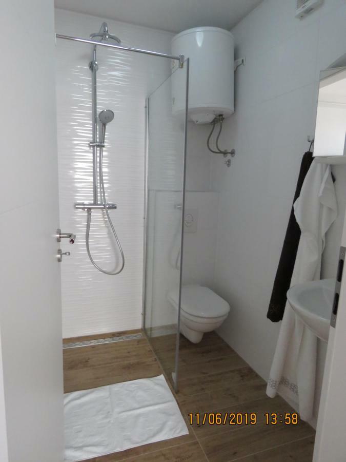 Apartments Villa Urbajs เวอร์ซาร์ ภายนอก รูปภาพ